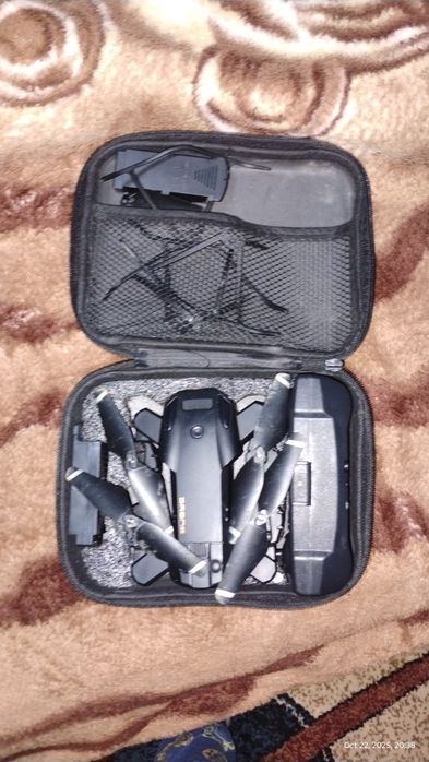 Dronă cu 2 acumulatori