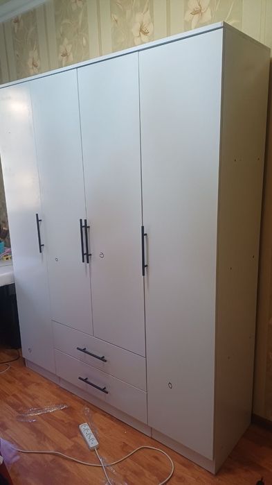 Shkaf sotiladi sexdi uzidan boradi birinchi quldan