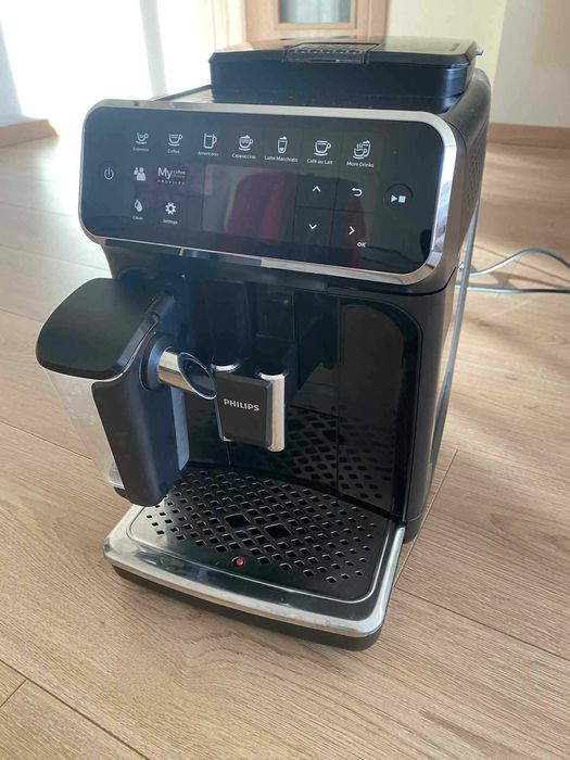 Кафеавтомат Philips 4300 с LatteGo пяна с каничка за мляко