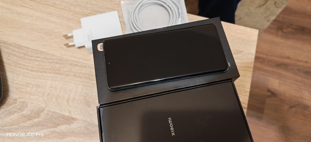 Продавам xiaomi 12 pro