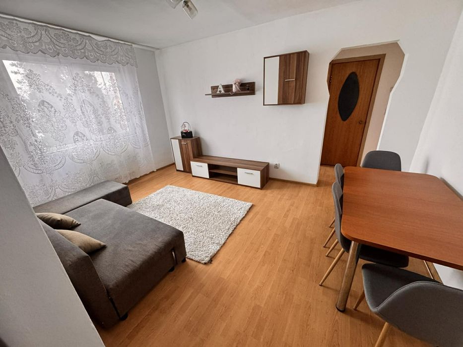 De Inchiriat apartament cu 3 camere