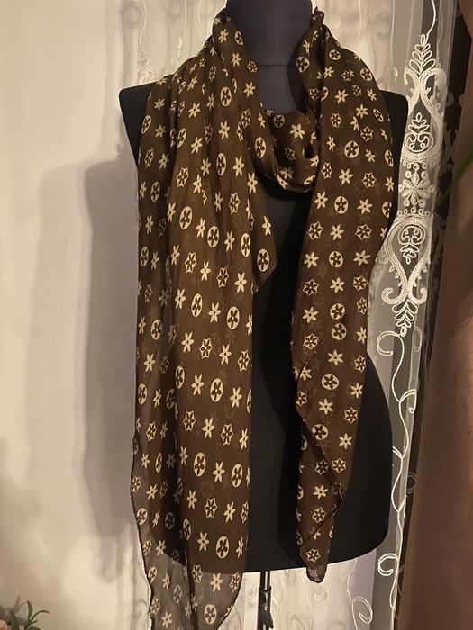 Eșarfă mare   LV.; Geantă  mare LV