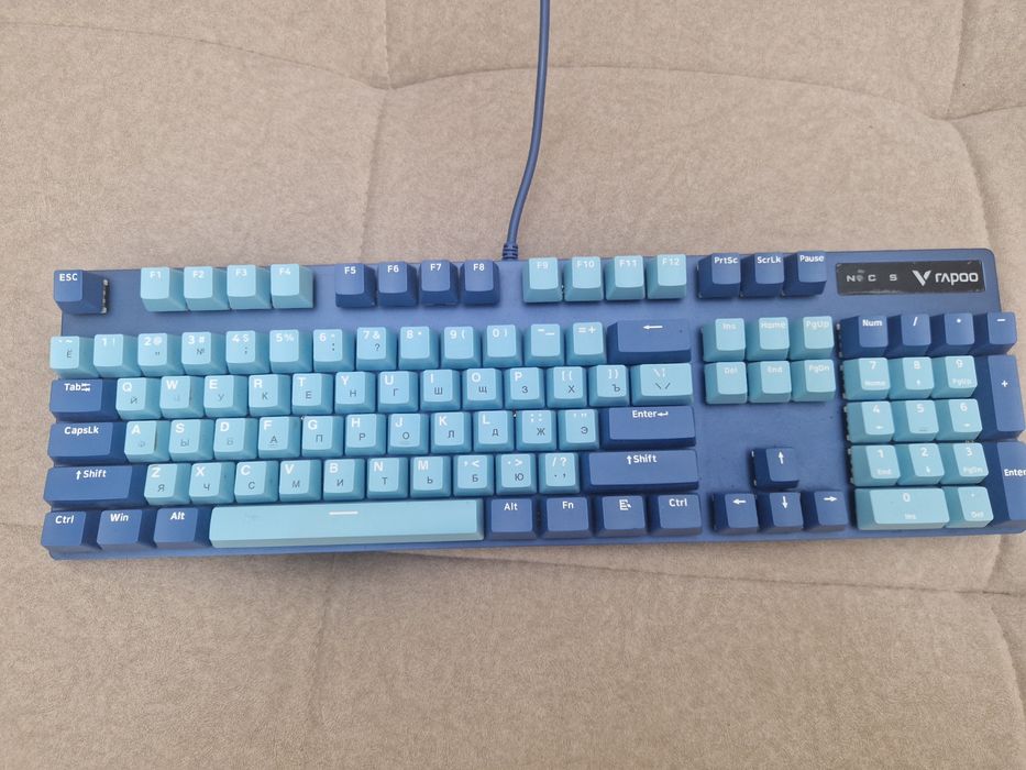 Продаеться клава и 2 гарнитуры