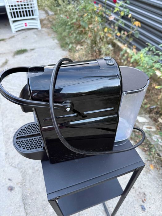 Espressor cu capsule Nespresso Inissia Black, 19 bari, stare perfecta