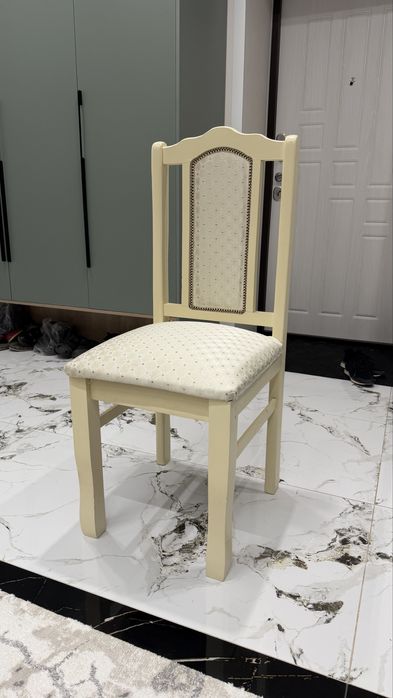 Продам стулья дубовые