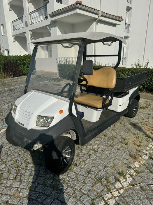 Електрическа голф количка