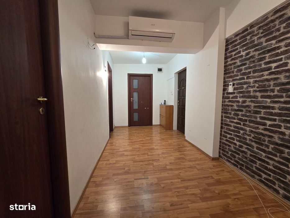 3 camere zona P-ța centrală priveliște spre pădure si râul Bistrița!