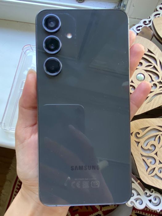Samsung S24 FE  телефон