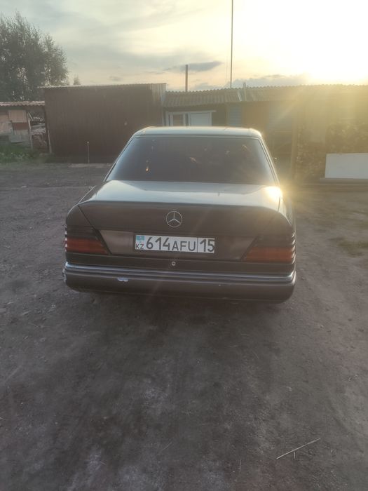 Продам машину Мерседес  Бенс 124