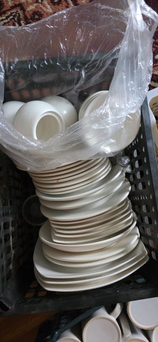 Продам посуду для столовой