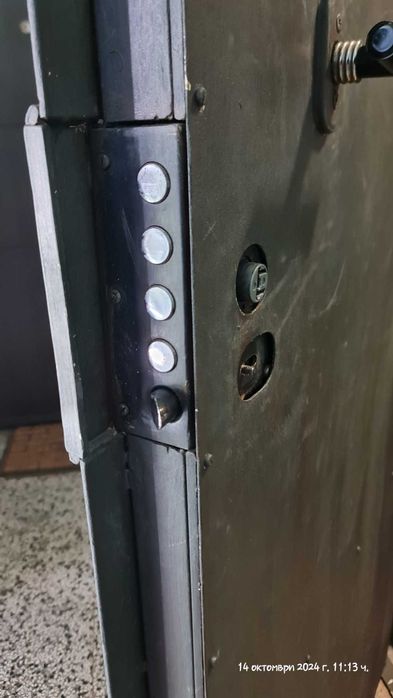 Метална входна врата с каса