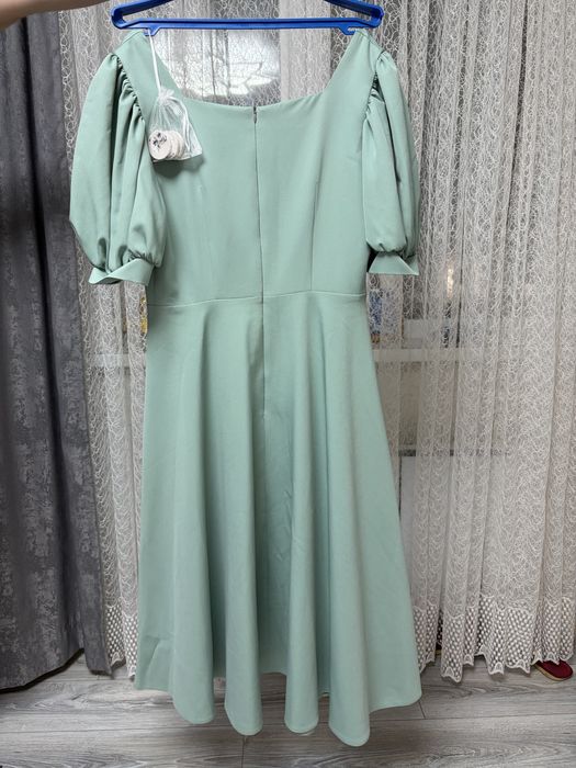 Платье нарядное женское