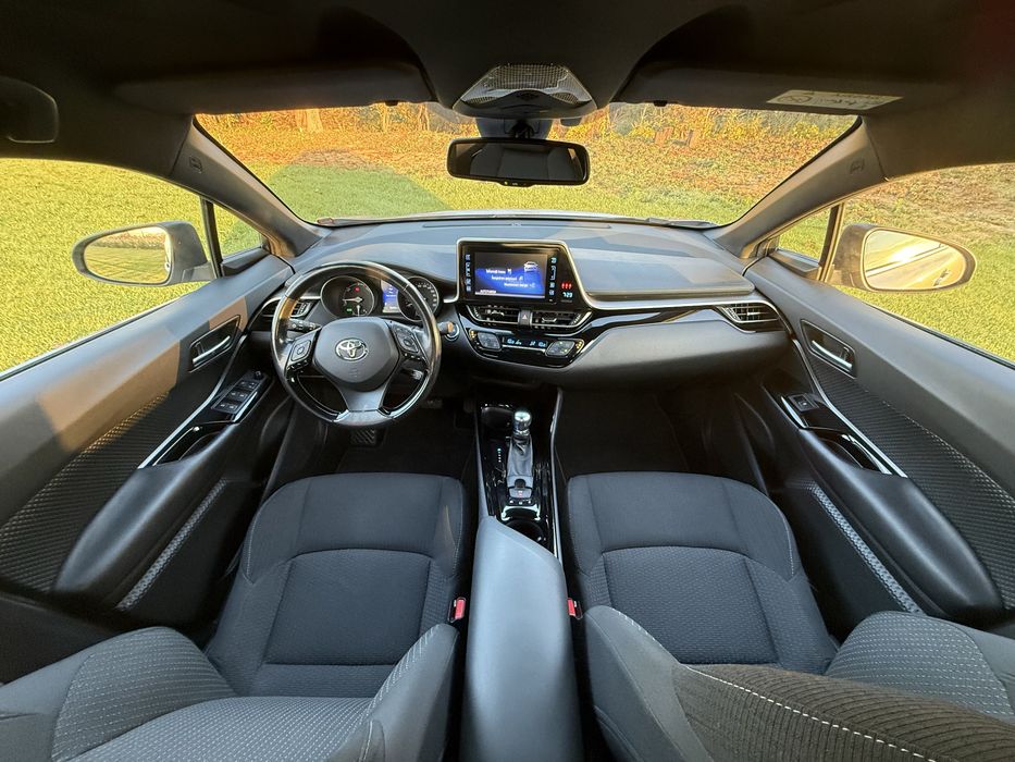 Toyota Chr Hybrid 1.8 cmc 122cp  2018 cu RAR Led Navi Distronic Camere