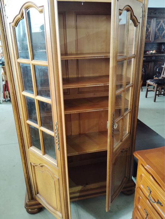 Холов шкаф / витрина