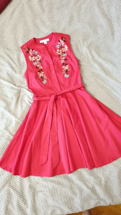 Vând rochie de vară-model brodat