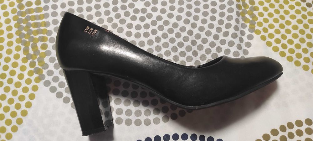 Дамски  черни кожени обувки