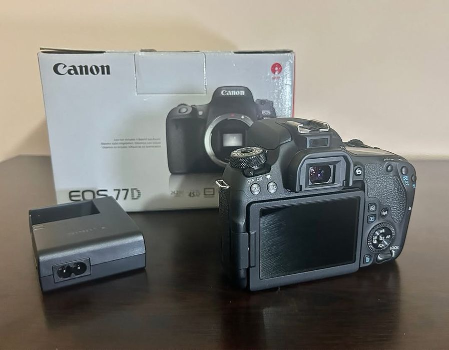 Body Canon 77D - doar 4600 de cadre