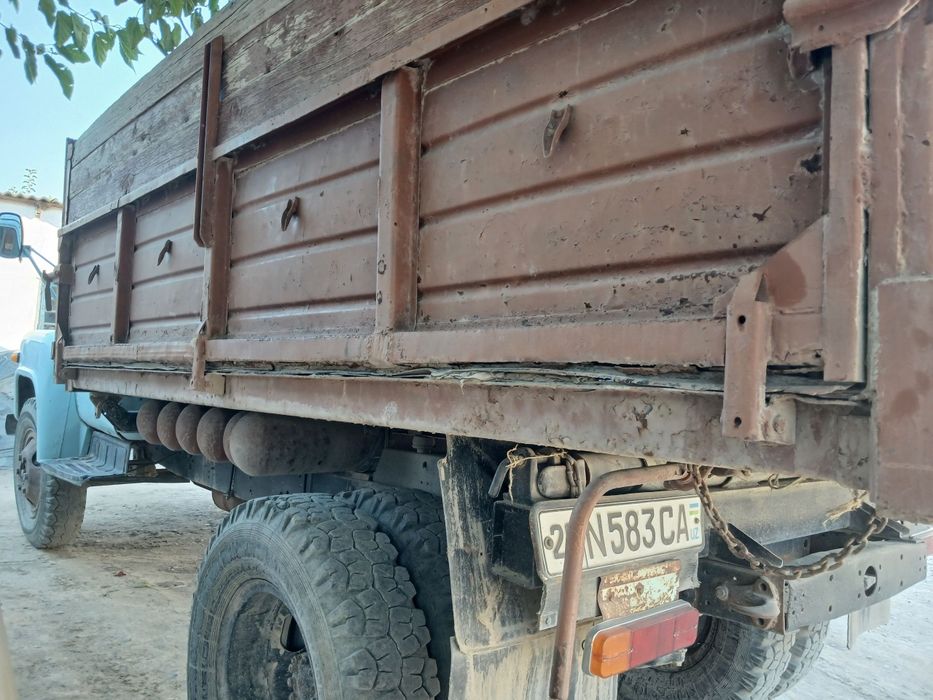 Gaz 53 yuk mashinasi sotiladi
