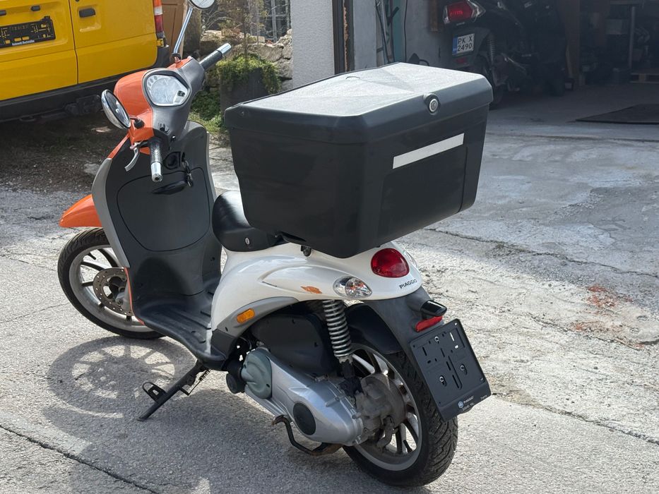 Преводача се скутер ПИАДЖО