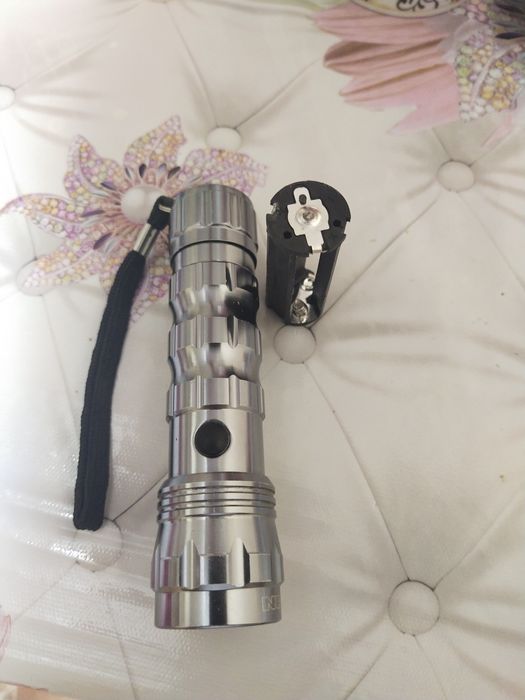 Продам туристический фонарик.