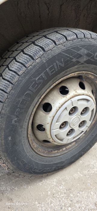 Продавам гуми с джанти за бус