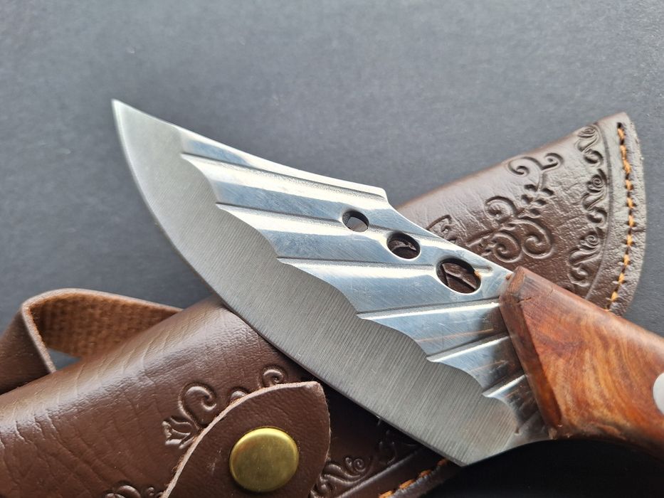 Ловен нож с кожена кания