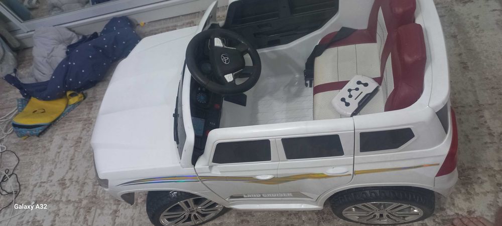 Детская машина тойота 200