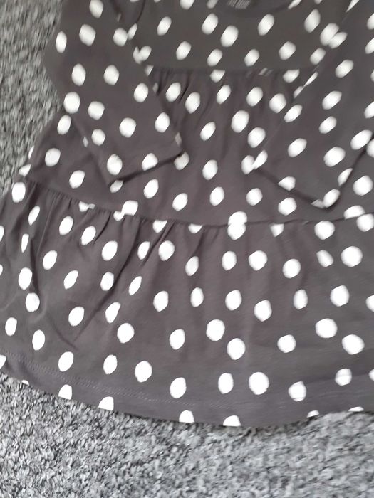 нови 2 броя комплект роклички за момиче 12-18месеца