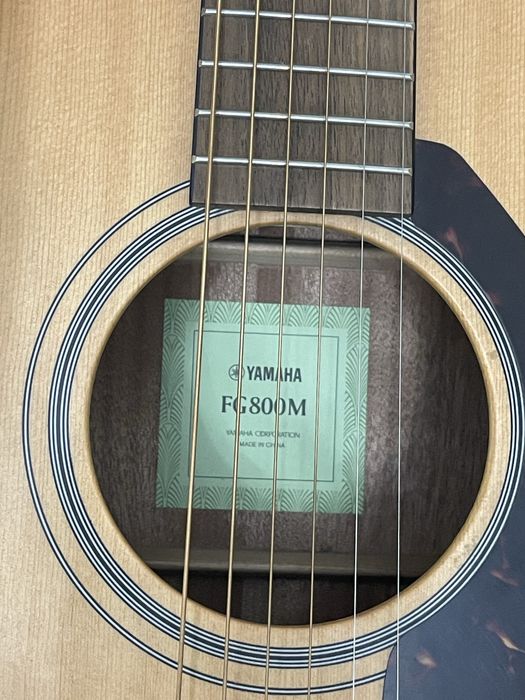 Продам гитару Yamaha FG800M