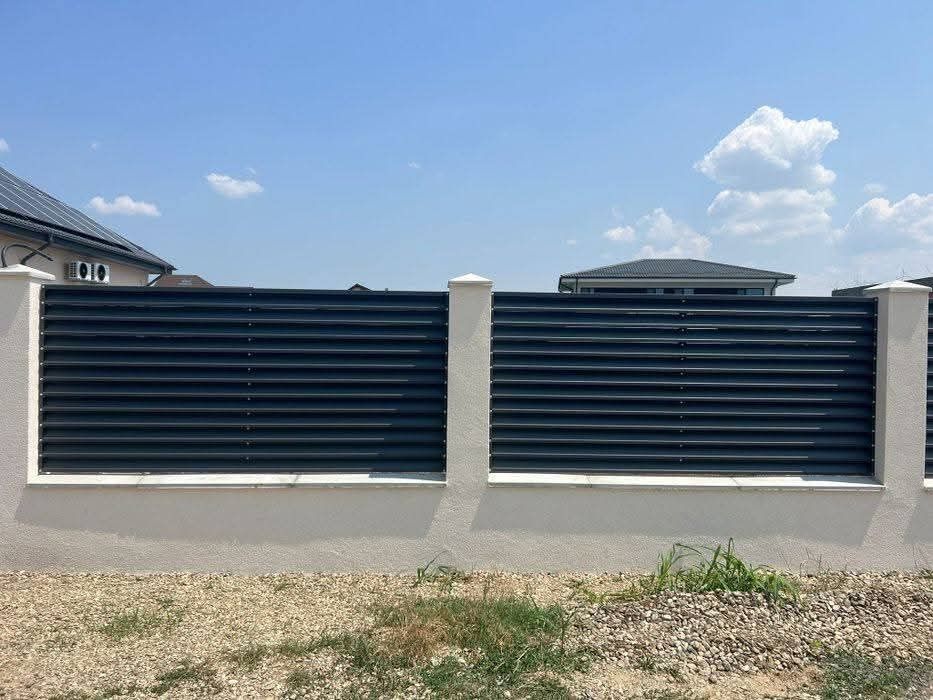 Vand garduri și porți la comanda clientului