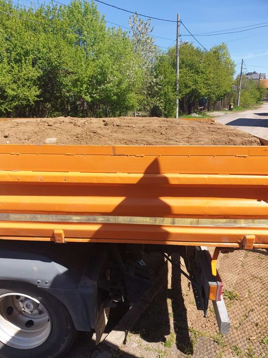 Продавам хумус, земя за градинки и дворове