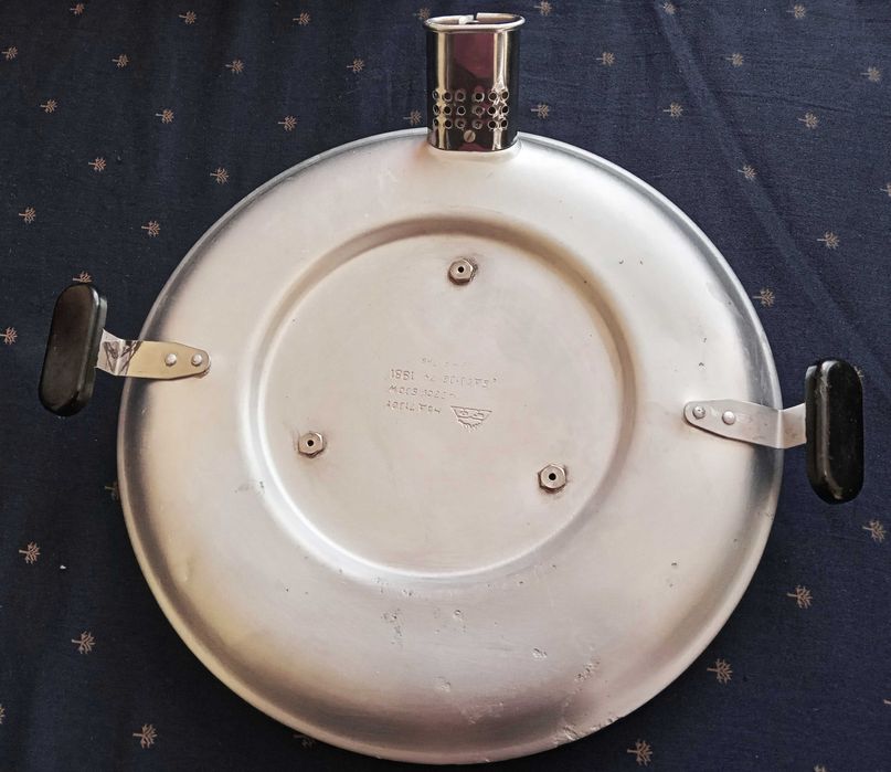 Електрическа тенджера от едно време.Неизползвана.Комплектована.