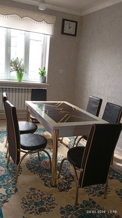 Стол сатылады стулчиктарымен