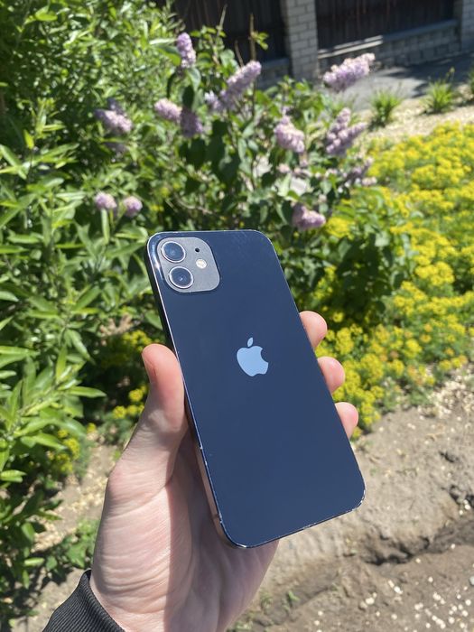 Продам Iphone 12 на 128 гб / 80 АКБ