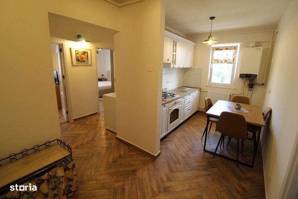 Închiriez apartament 3 camere în Hunedoara, Central-Bd. Dacia, 60mp...