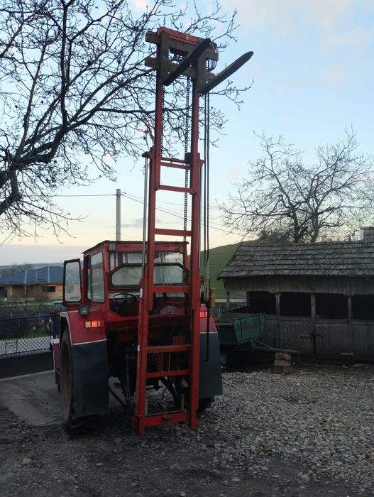 Vând încărcător tiranți aproape nou