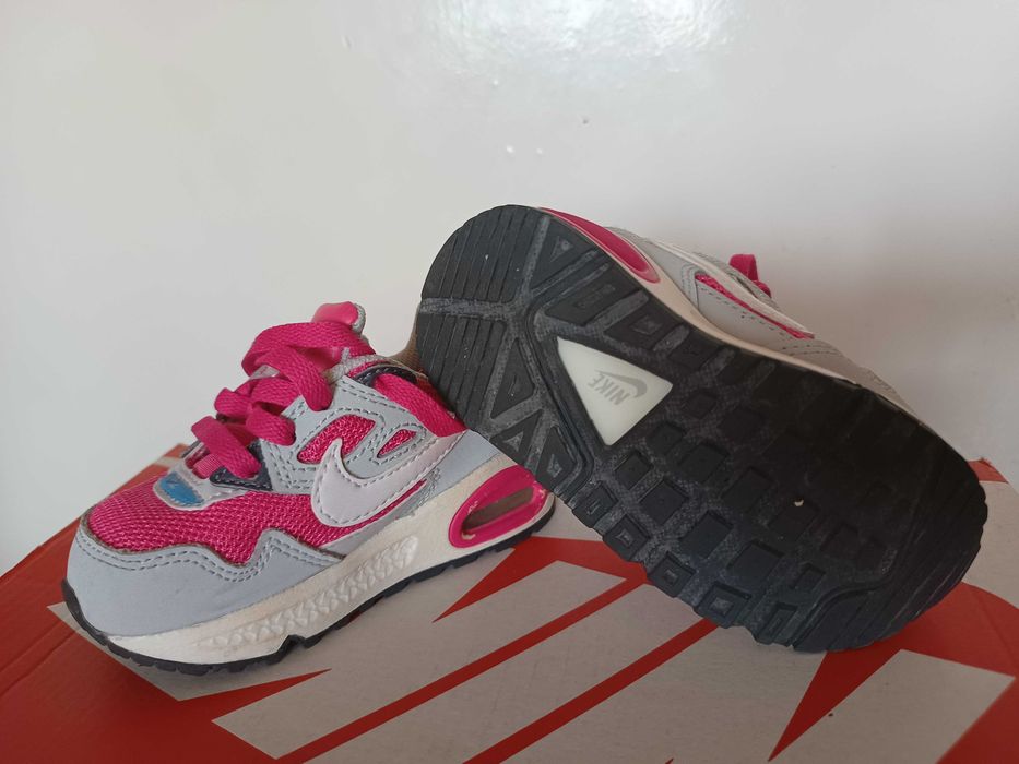 Маратонки Nike Air и Adidas 21 номер