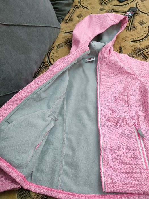 Куртка очень, весна на девочку  рост 140