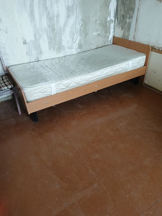 Продам кровать односпальную
