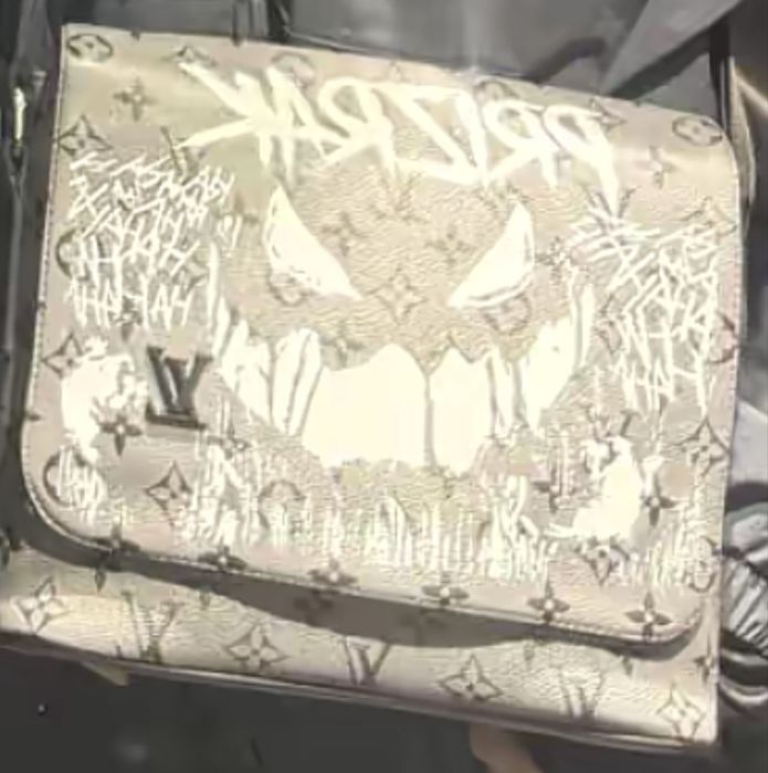 Чанта PRIZRAK Louis vuitton