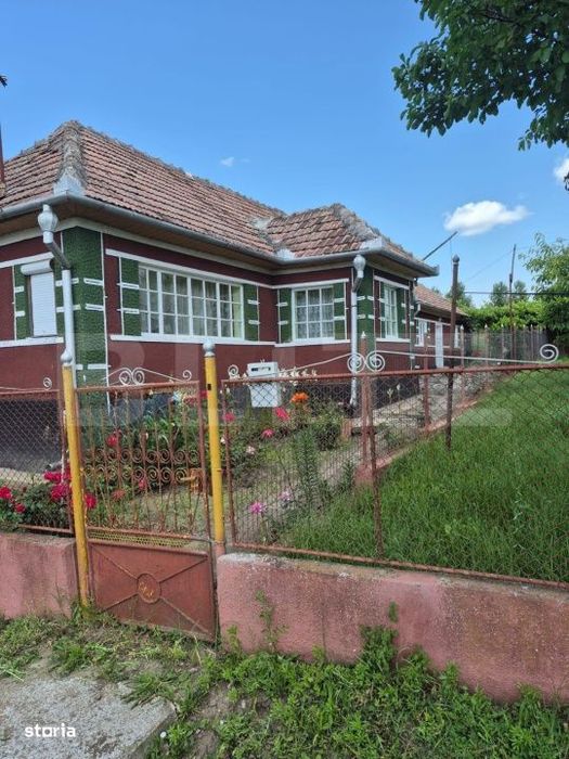 Oportunitate investitionala – Casa cu teren extins in Comuna Geaca