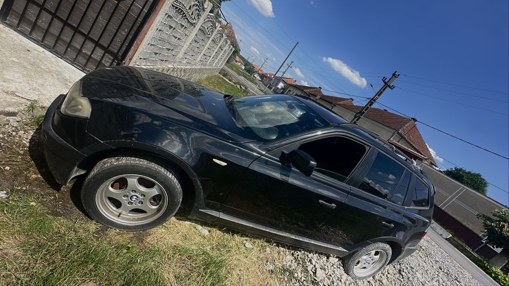 BMW X3 2005, acte la zi, ambreiaj nou, scaune piele încălzite, trapă, senzori parcare. Merge bine. Ușă dreapta zgâriată, preț negociab