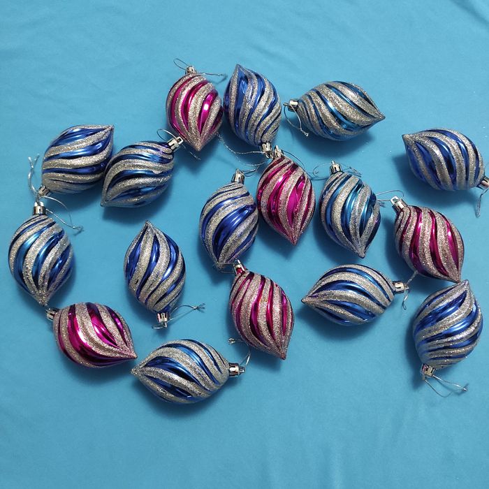 Ёлочные игрушки.