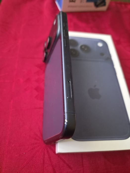 Vând sau schimb IPhone 17 pro la cutie