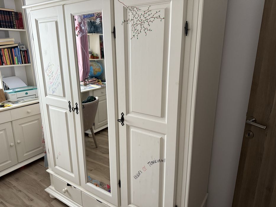 Vand mobila dulap si birou copii