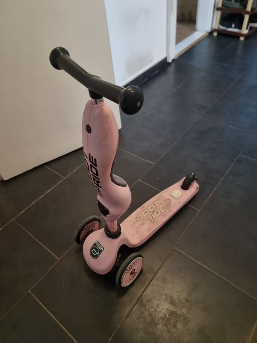Trtineta scoot and ride roz