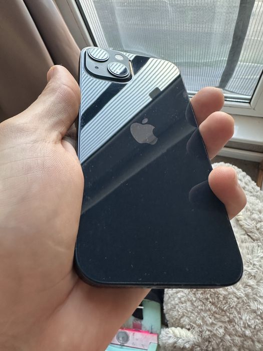 Продавам iPhone 13 128 GB Midnight