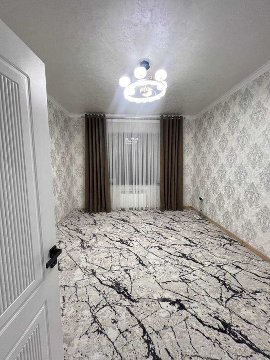 Razdelni kvartira o'rikzor bozor yonida 3 xona srochni sotiladi