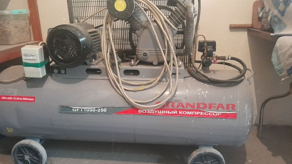 Воздушный производственный компрессор. 3 х фазный.