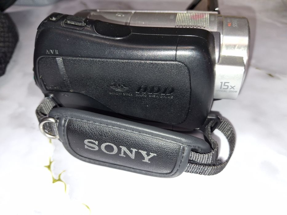 Продам видеокамеру SONY с треногой